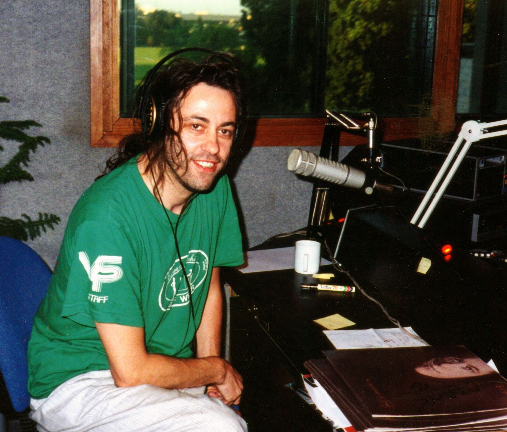 1990.07.xx - Bob Geldof in the On Air Studio - 03 - 111 Wellington Street.JPG